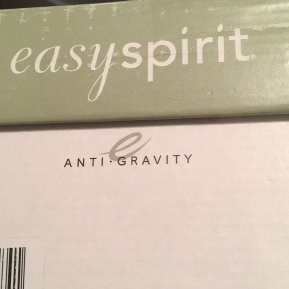 NWT,EASY SPIRIT, 8M, Cranberry leatherClogs, non slip bottoms, comfort footbeds - Picture 10 of 10